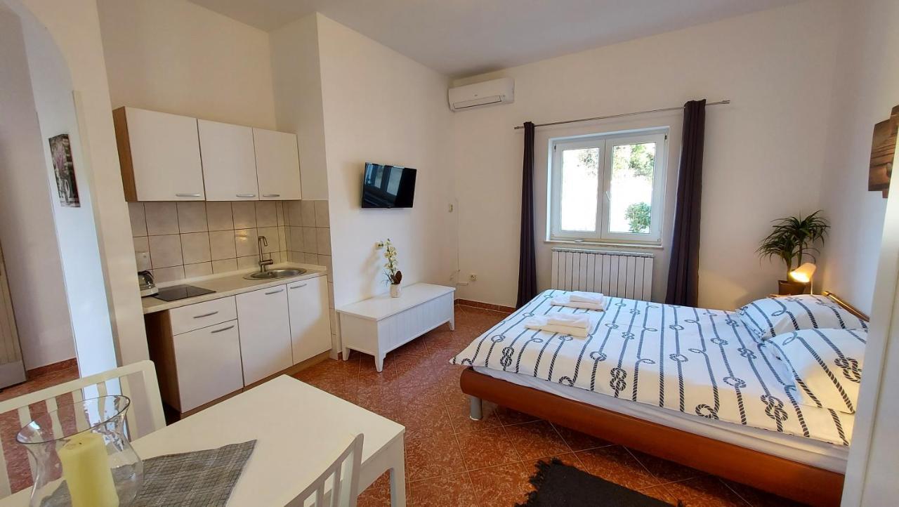 Ferienwohnung Soline Ada Pjescana Uvala Exterior foto